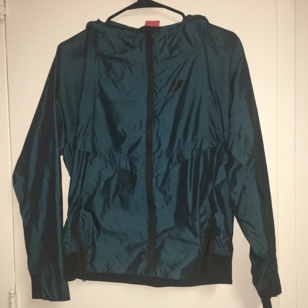 Nike Windbreaker (Size M)